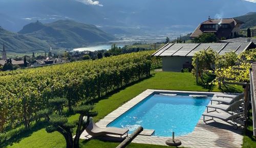 Apartment with Mountain View