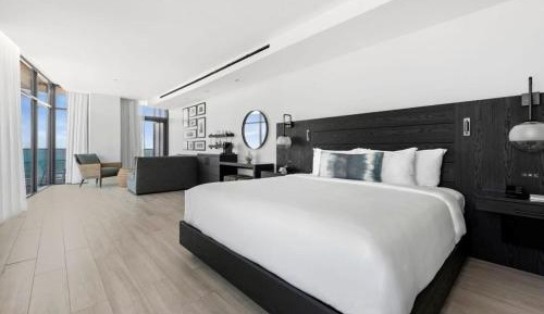 Deluxe Suite with Sea View