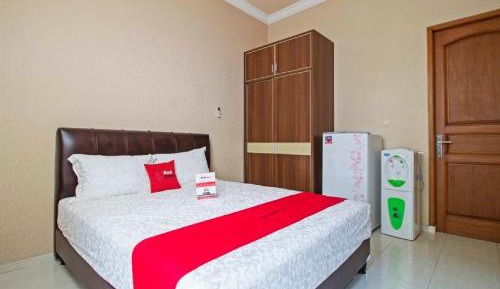 RedDoorz Double Room