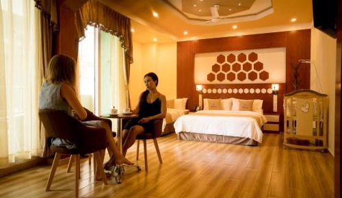 King Suite With Private Balcony & Bath Tub