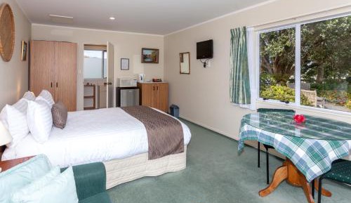 Queen Room with Garden View