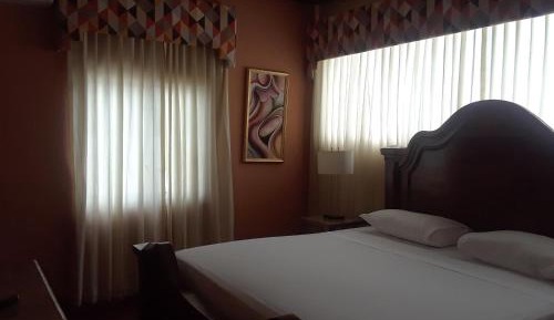 Deluxe King Suite