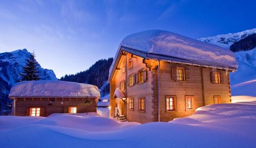Chalet with Garden and Spa 