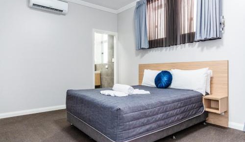 Queen Room with Lake View