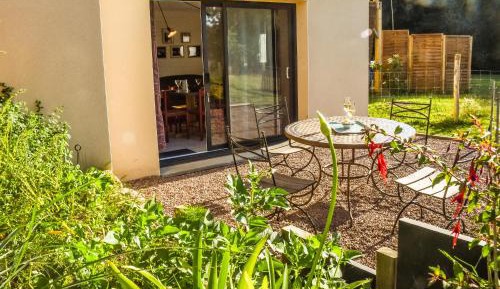 Apartment with Garden View