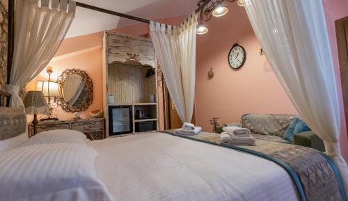Double Room with Balcony and Sea View