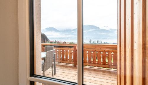 Apartment with Lake View