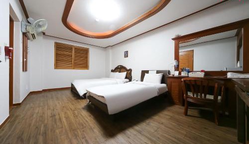 Deluxe Family Suite