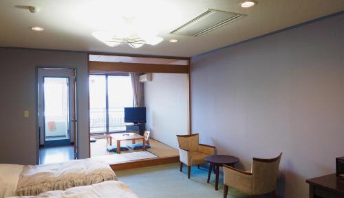 Standard Room with Tatami Area and Balcony