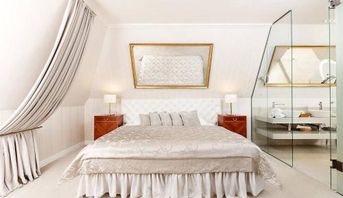 Luxury Suite with City View