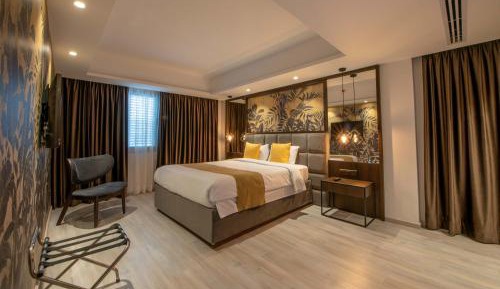 Deluxe King Suite
