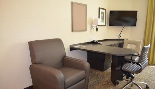 Queen Studio Suite with Batch Tub - Mobility Accessible - Non-Smoking