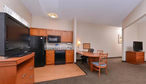 One-Bedroom Queen Suite