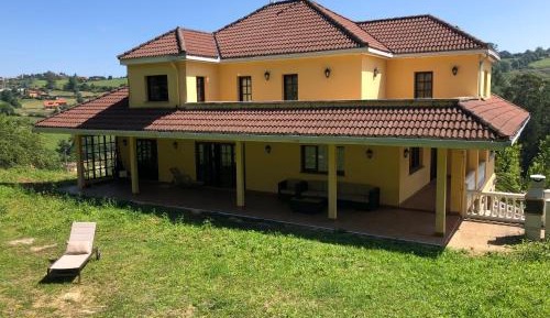Seven-Bedroom House
