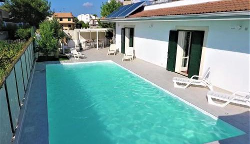 Deluxe Five-Bedroom Apartment with Private Pool