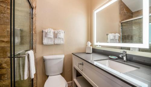 King Suite with Balcony - Non-Smoking