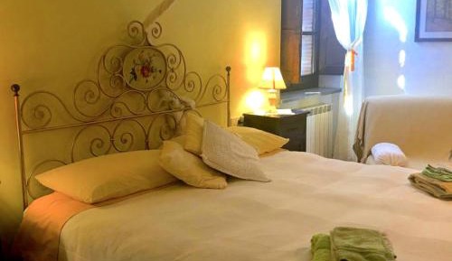 Deluxe Room (2 Adults + 1 Child)