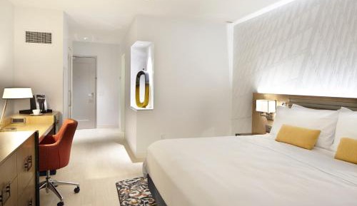 Standard King Room with Roll-In Shower - Communications Access