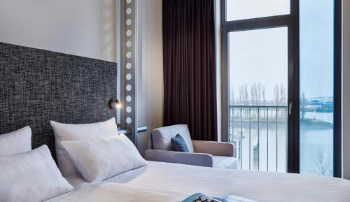 The Innside Room - River View
