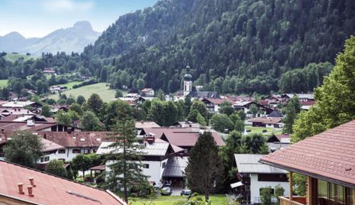 Apartment with Mountain View