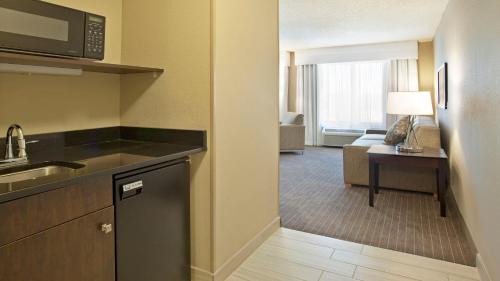 One-Bedroom Suite with Sofa Bed