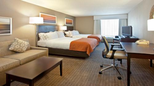 Queen Suite with Two Queen Beds