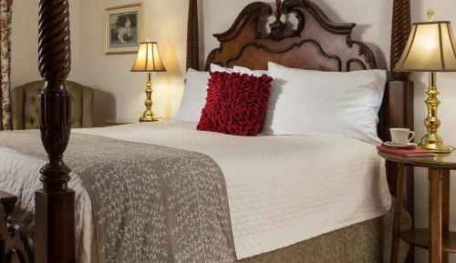 Deluxe Queen Room