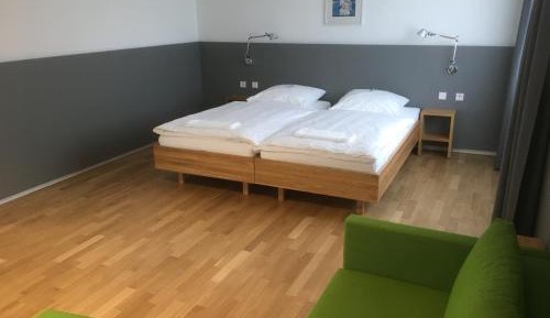 Deluxe Family Room