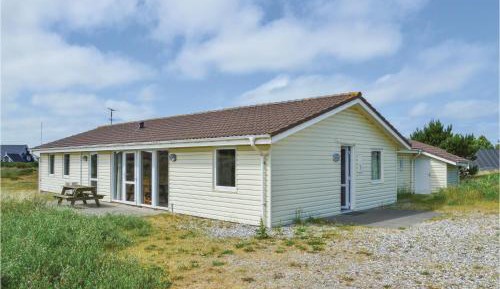 Six-Bedroom Holiday Home