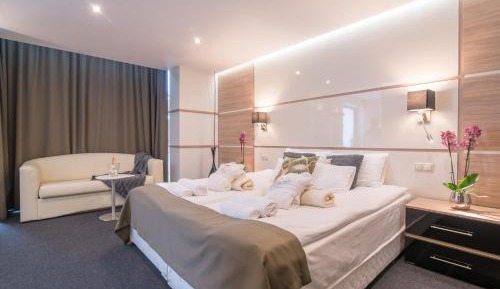 Deluxe Family Room
