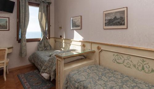 Classic Twin Room