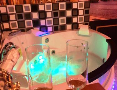 Deluxe Suite with Spa Bath
