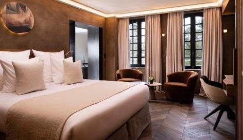 Deluxe Room with steam shower and balneotherapy bathtub