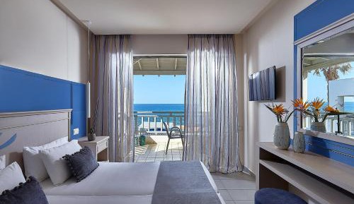 One Bedroom Suite Open Air Jacuzzi Sea View