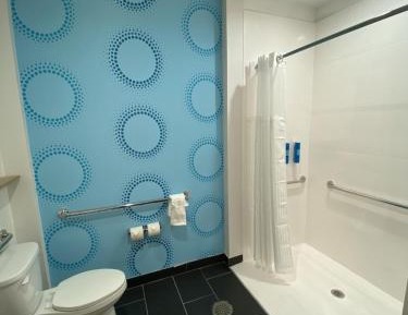 Queen Room with Two Queen Beds - Mobility Access