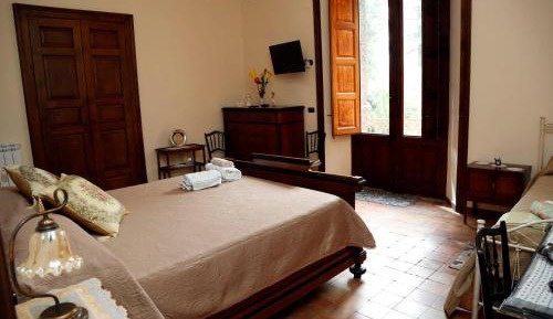 Standard Queen Room