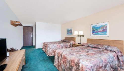 Queen Room with Two Queen Beds - Non-Smoking