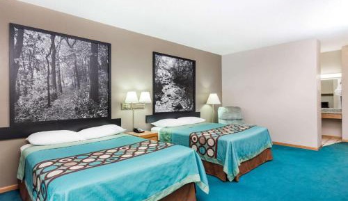 Queen Room with Two Queen Beds - Non-Smoking