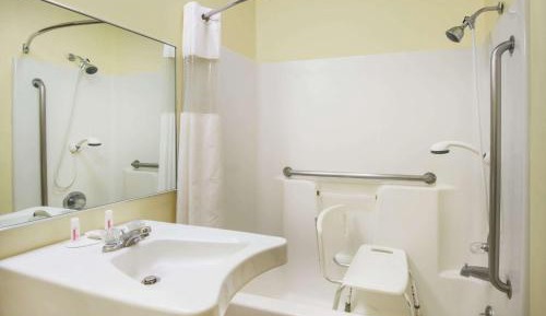 Queen Room - Disability Access/Non-Smoking