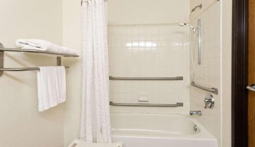 Queen Room - Disability Access/Non-Smoking