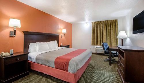Deluxe King Room - Non-Smoking