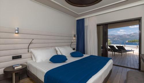 Deluxe Apartment with Sea View