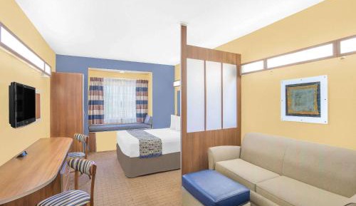 Studio Suite with 1 Queen Bed Non-Smoking