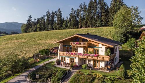 Apartment with Mountain View