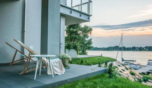 Apartment with Lake View