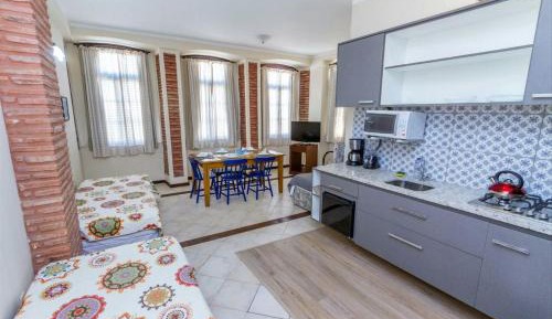 Deluxe Two-Bedroom Apartment