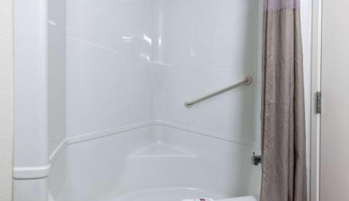 Deluxe King Room - Non-Smoking
