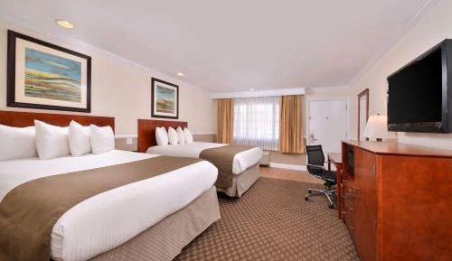 Queen Room with Two Queen Beds and Balcony - Non-Smoking