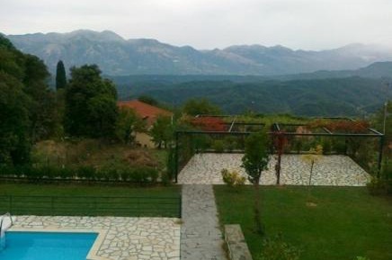 Apartment with Mountain View