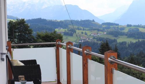 Apartment with Mountain View